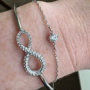 Swarovski Infinity bangle
Infinity, White, Rhodium plated